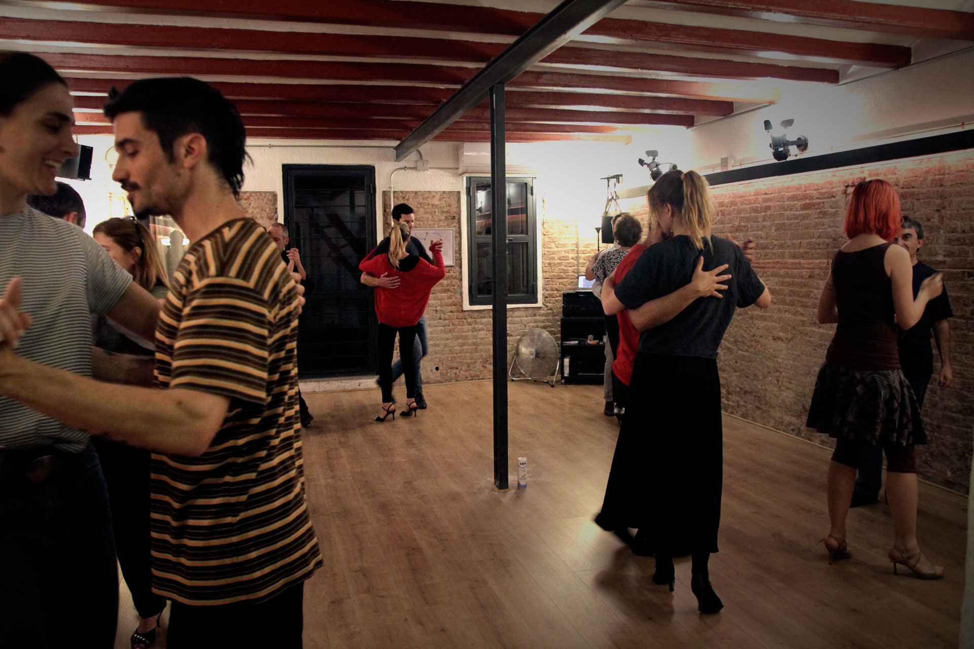 Foto de La Práctica Mensual de Tango de Tangóticos, escuela de tango en Barcelona